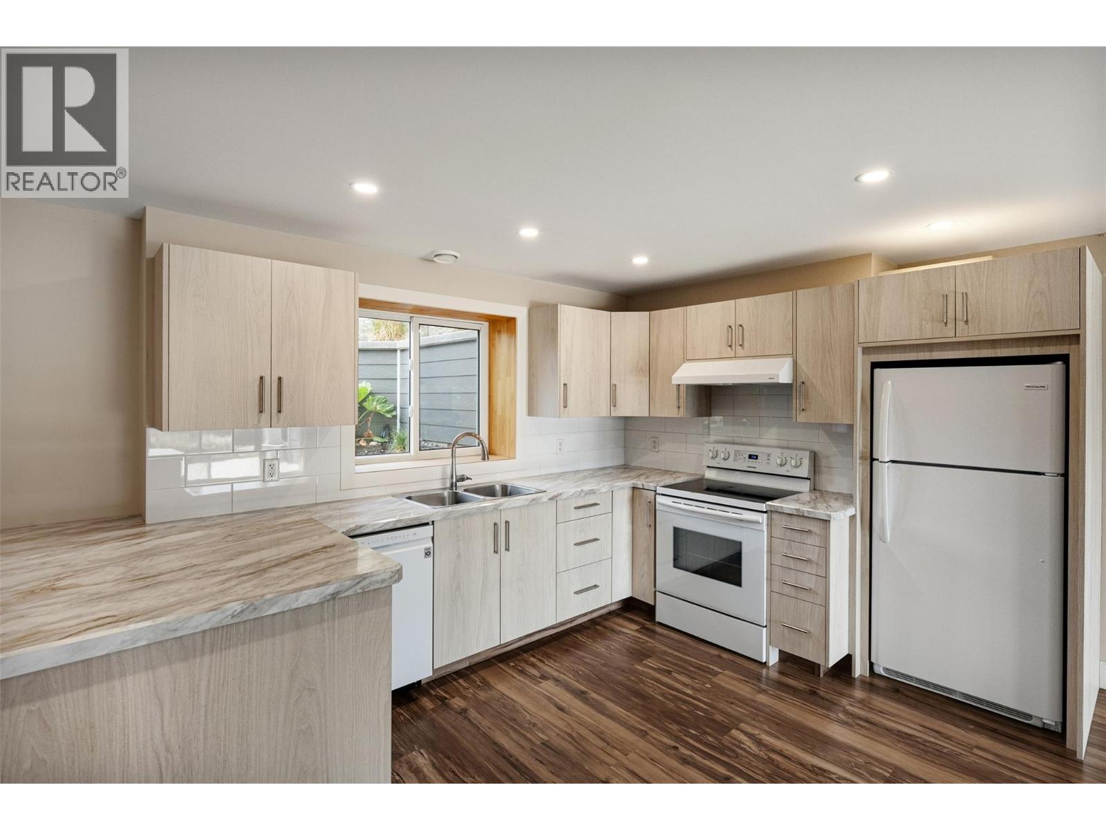 5880 HESPELER Road, Summerland