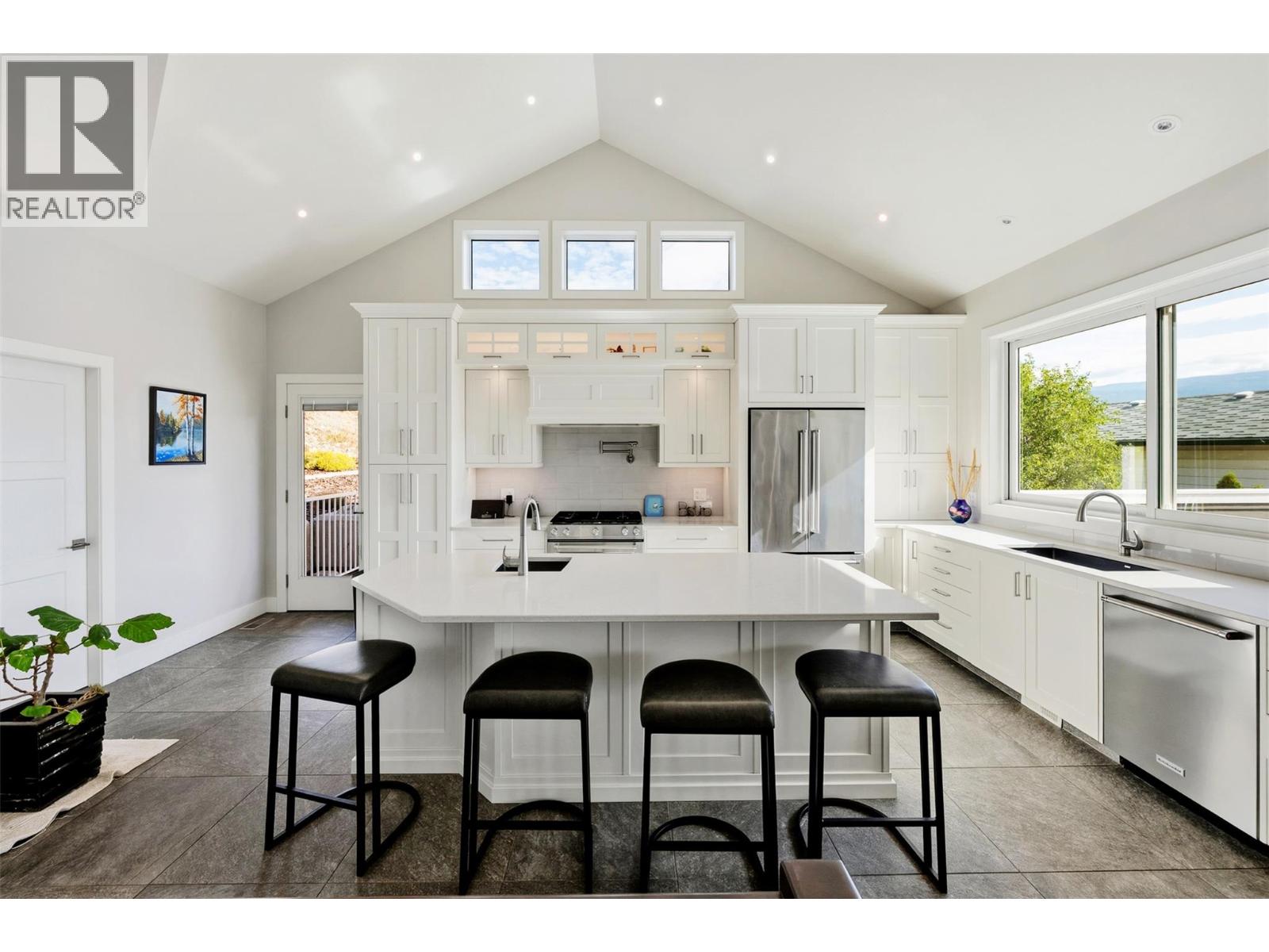 5880 HESPELER Road, Summerland