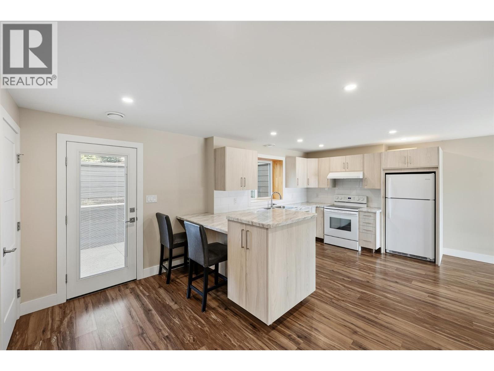 5880 HESPELER Road, Summerland
