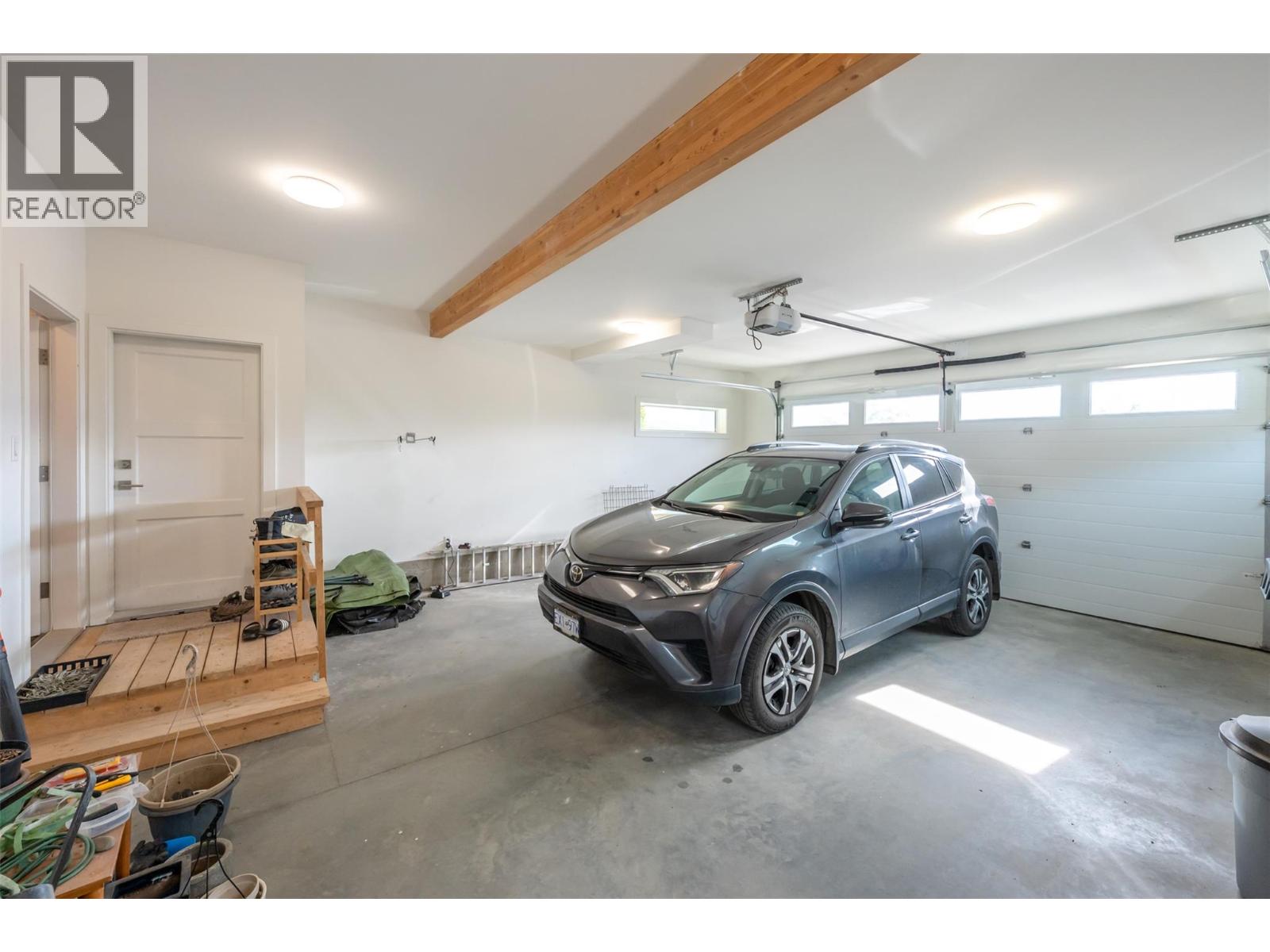 5880 HESPELER Road, Summerland