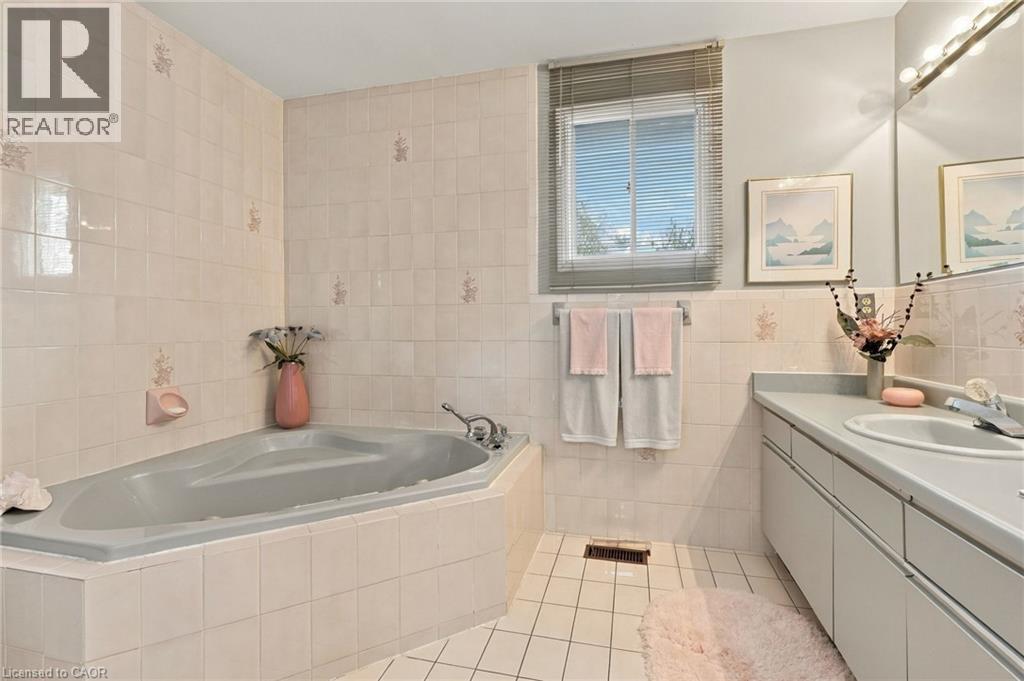 7 ARGON Court - Image 32