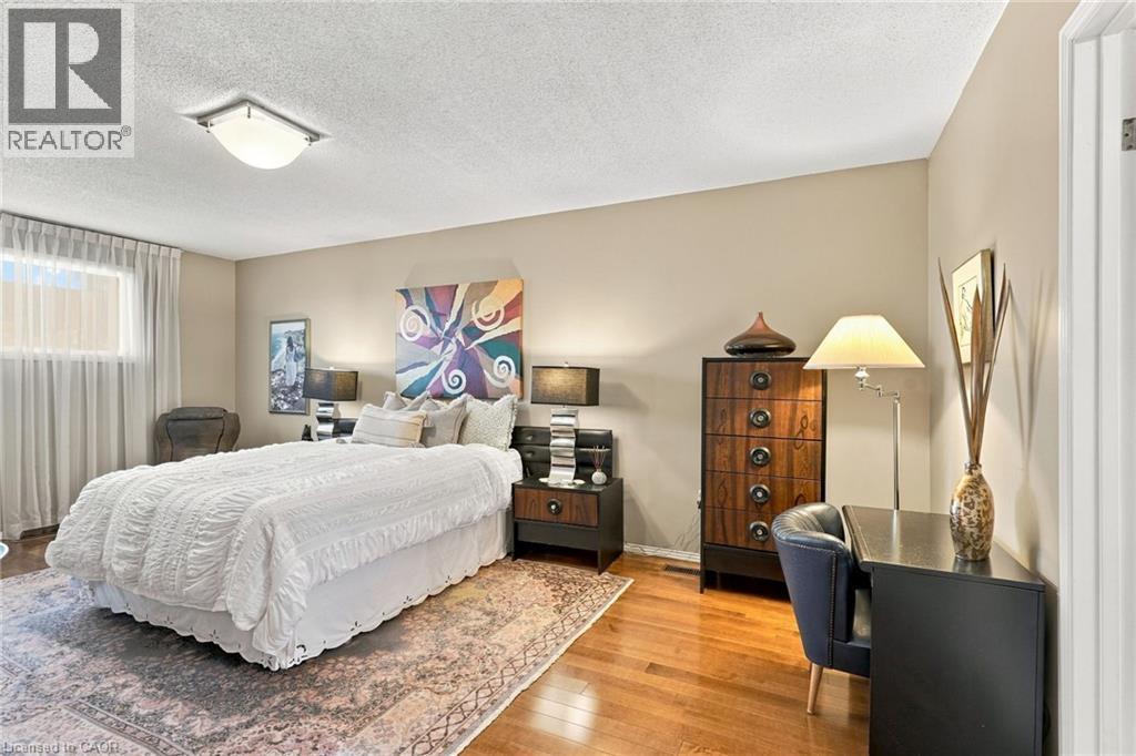 7 ARGON Court - 33
