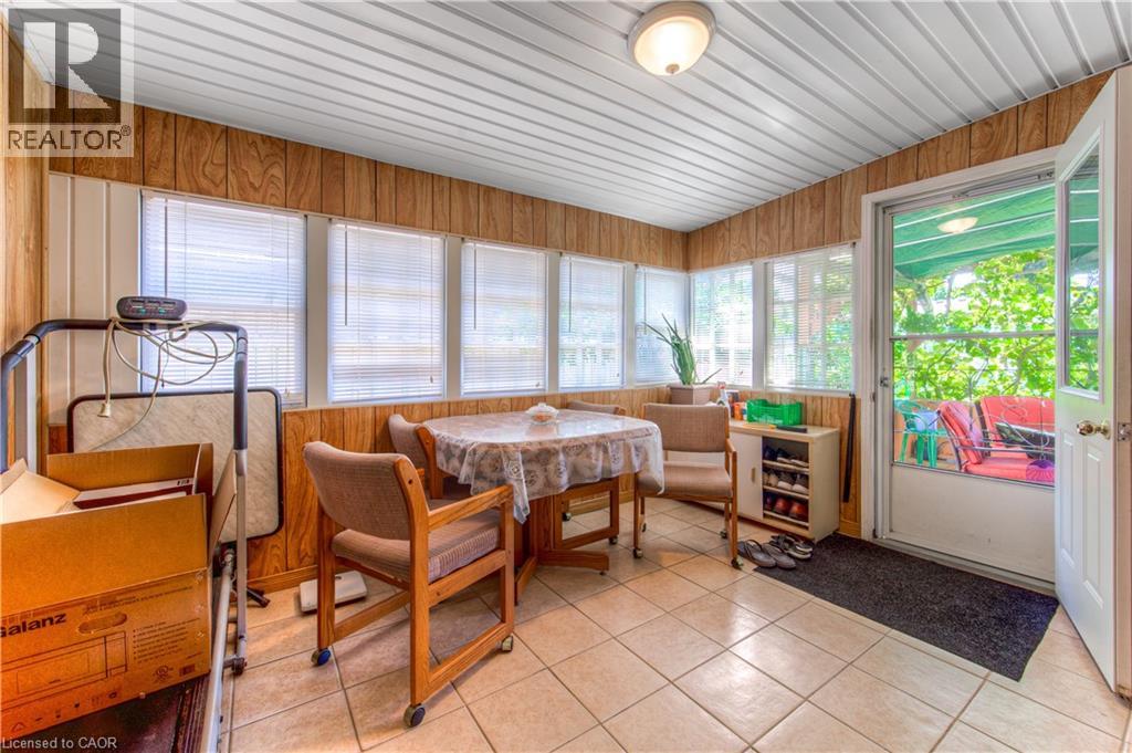 1227 VALENTINE Drive - Image 17