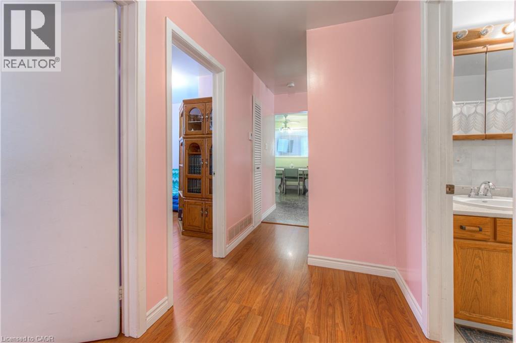 1227 VALENTINE Drive - Image 18
