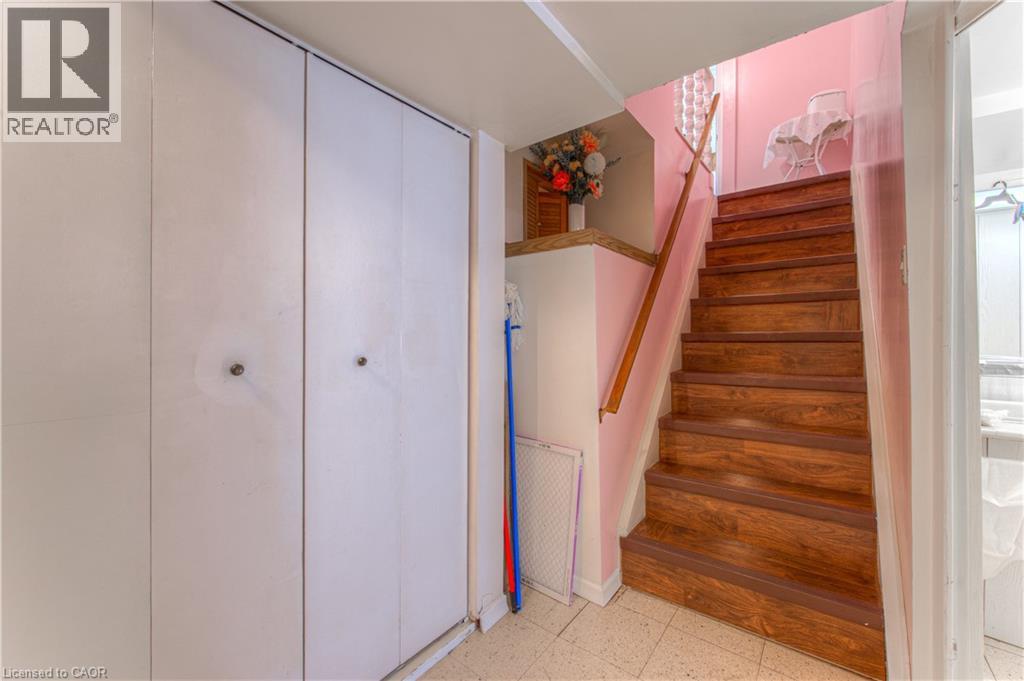 1227 VALENTINE Drive - Image 23