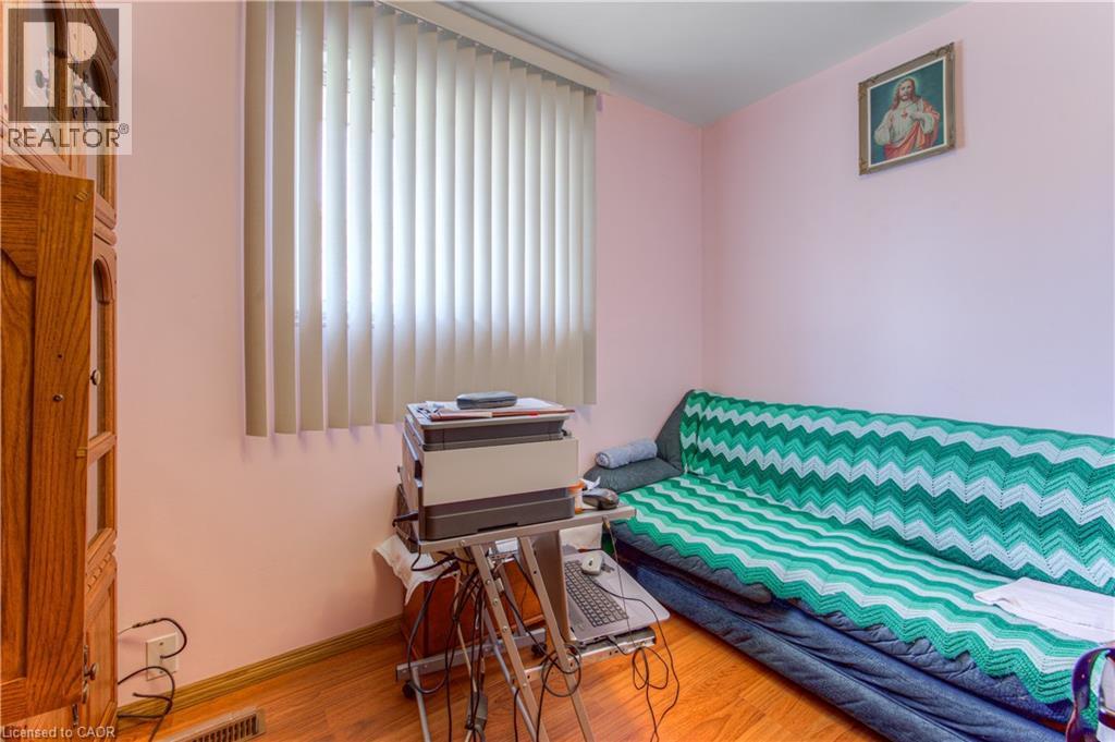 1227 VALENTINE Drive - Image 21