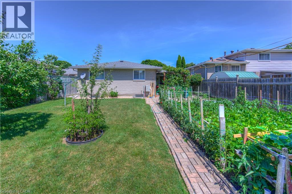 1227 VALENTINE Drive, Cambridge — photo 3