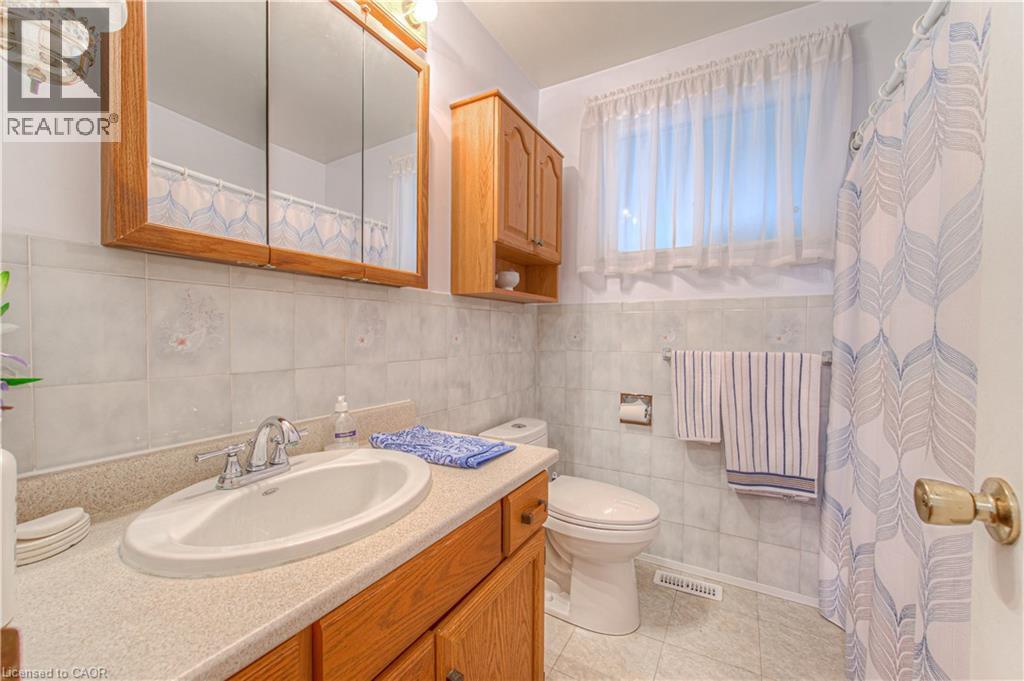 1227 VALENTINE Drive - Image 22