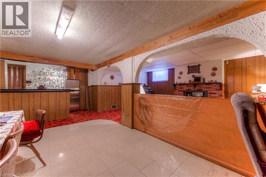1227 VALENTINE Drive - Image 27