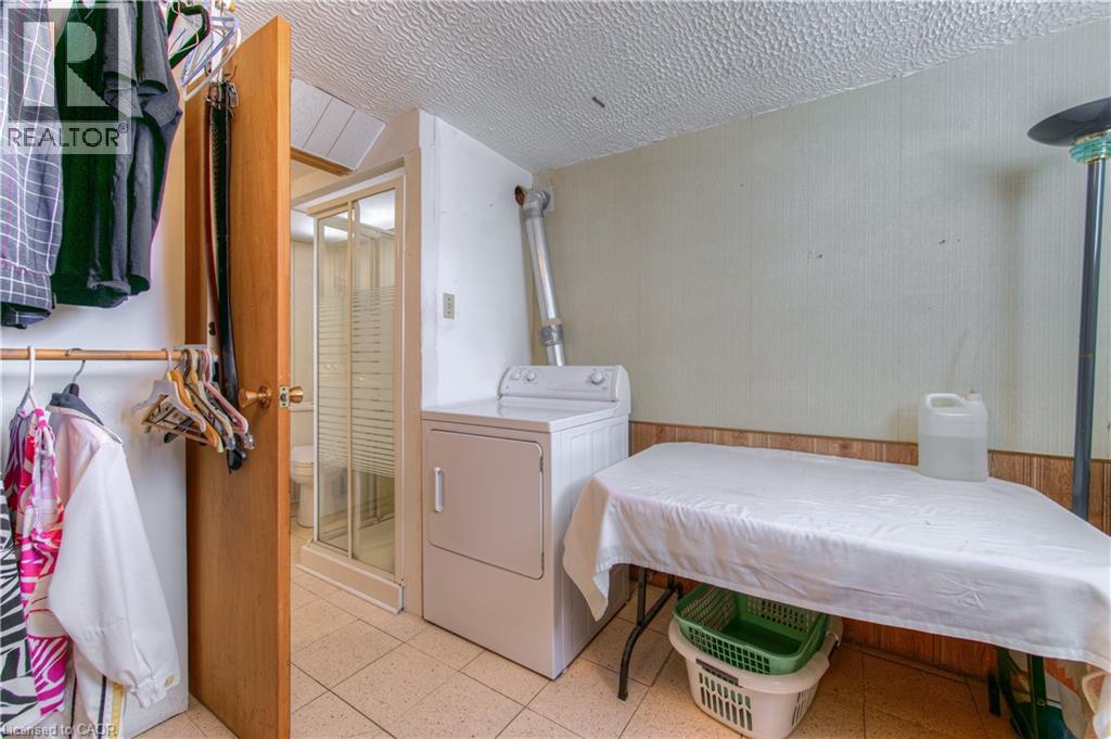 1227 VALENTINE Drive - Image 31