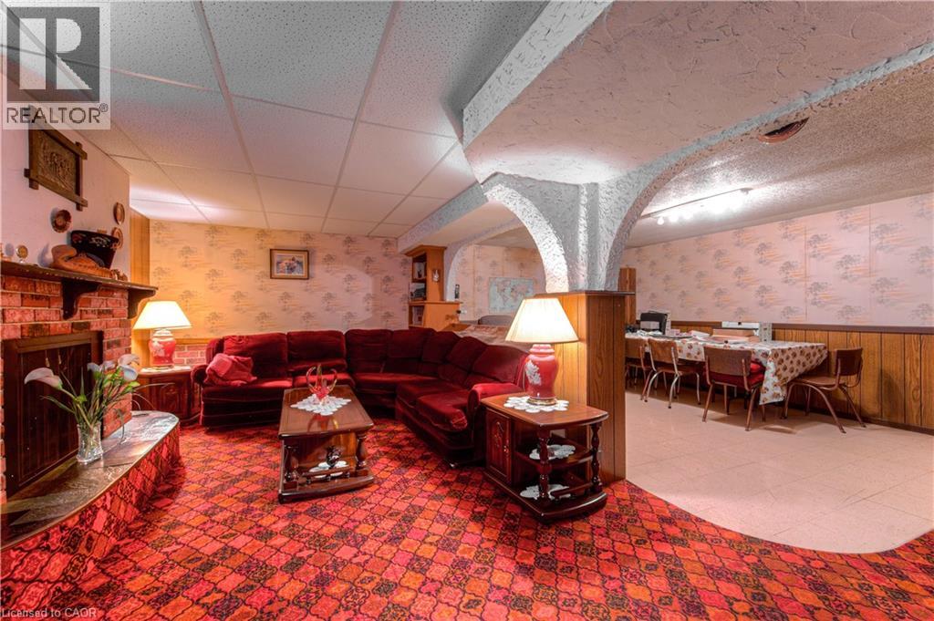 1227 VALENTINE Drive - Image 24