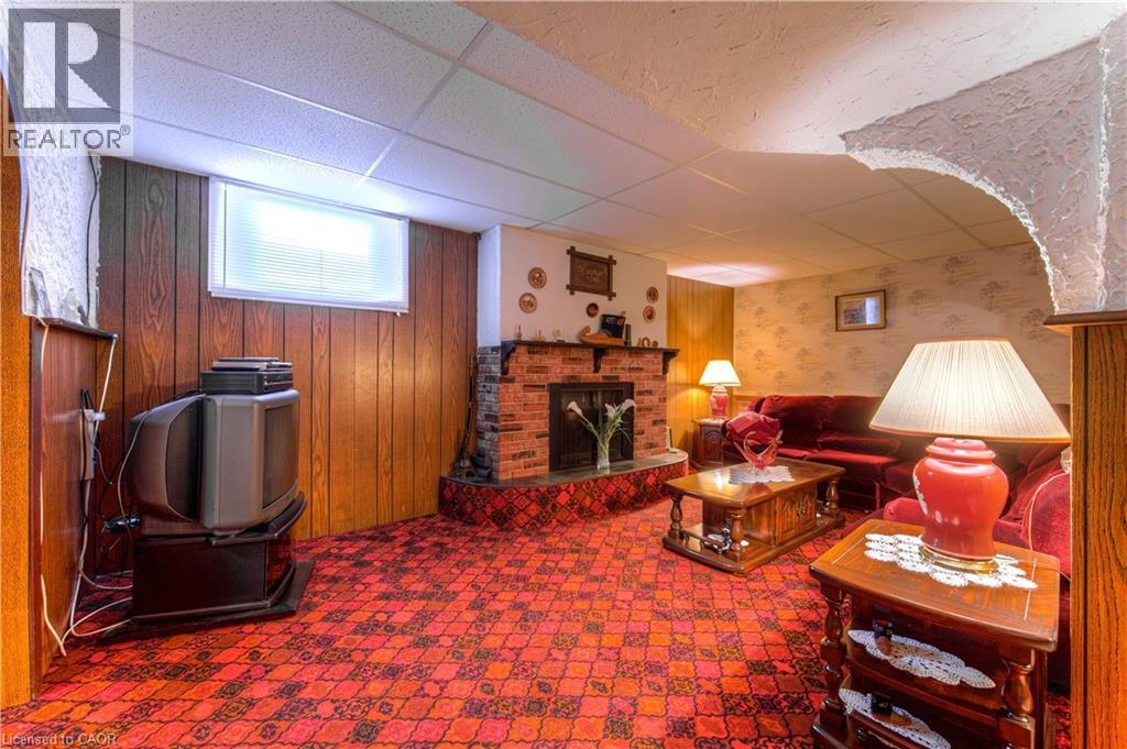 1227 VALENTINE Drive - Image 25