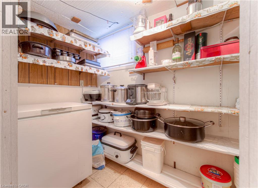 1227 VALENTINE Drive - Image 33
