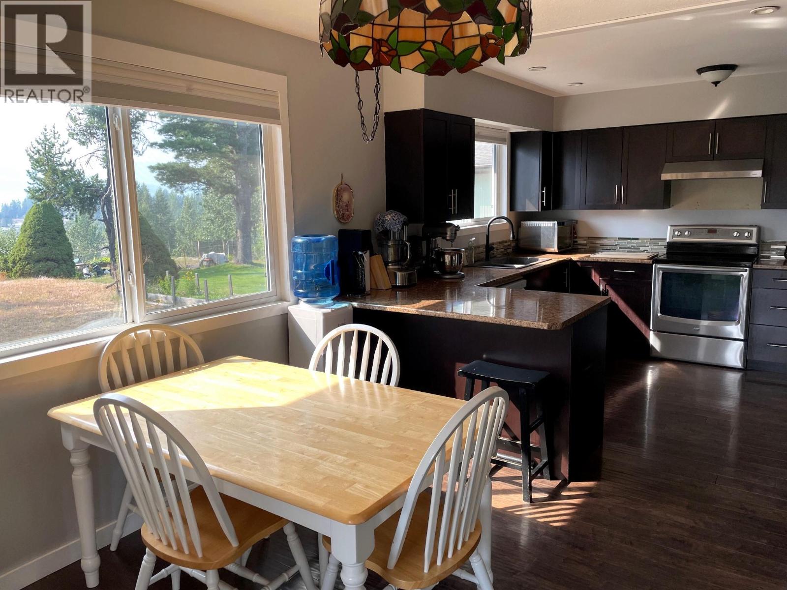 218 10TH Avenue NW, Nakusp — photo 9