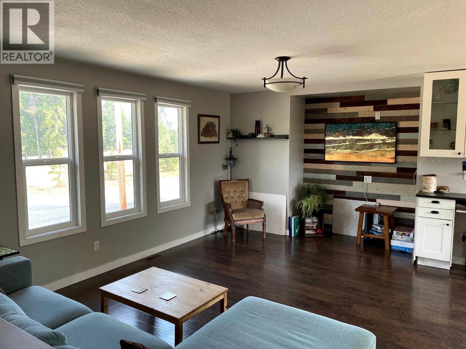 218 10TH Avenue NW, Nakusp — photo 5