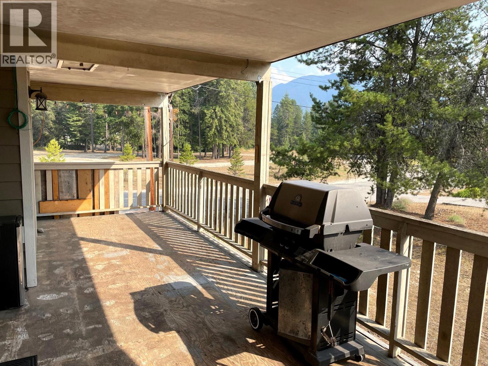 218 10TH Avenue NW, Nakusp — photo 4