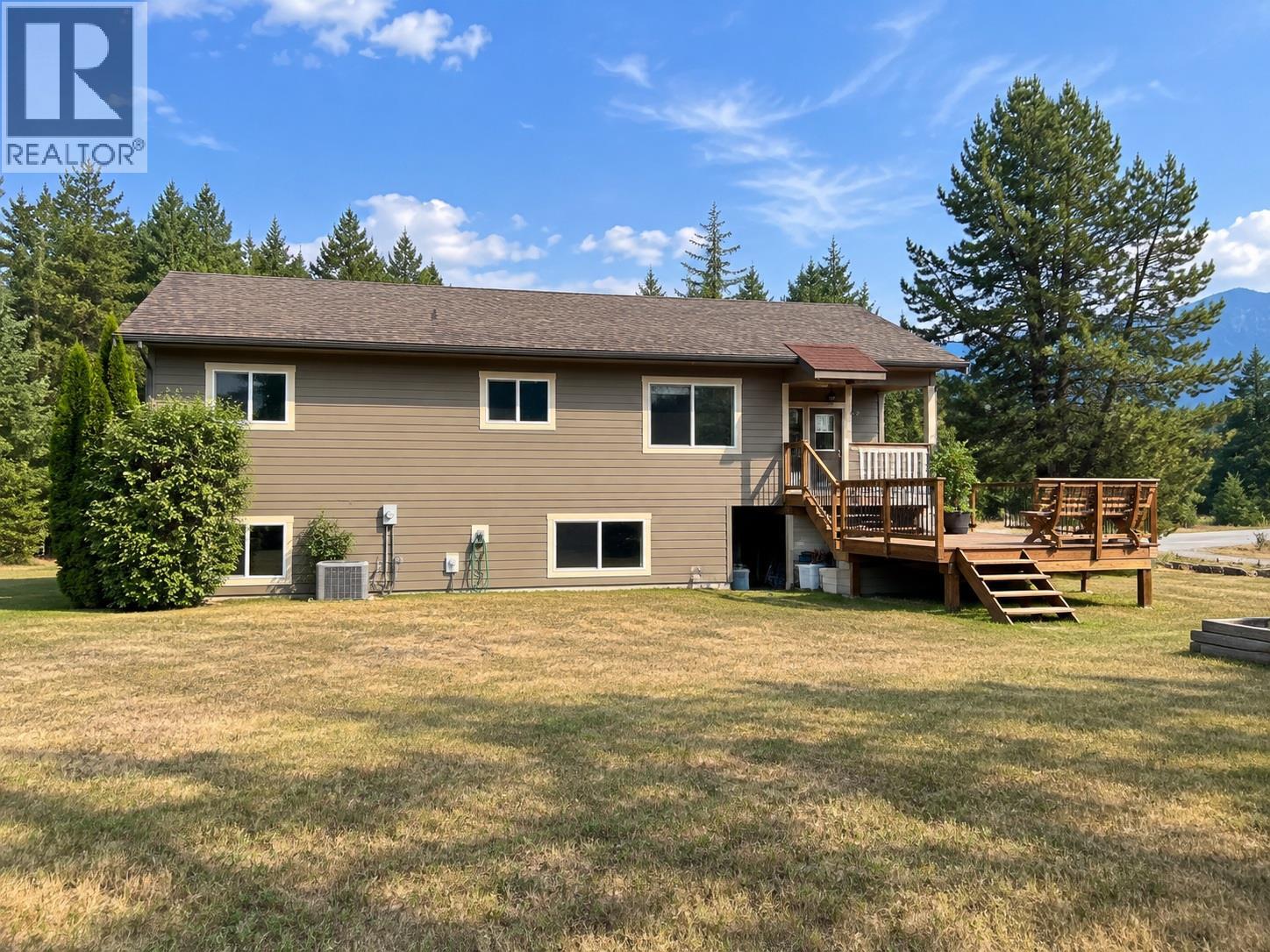 218 10TH Avenue NW, Nakusp — photo 2
