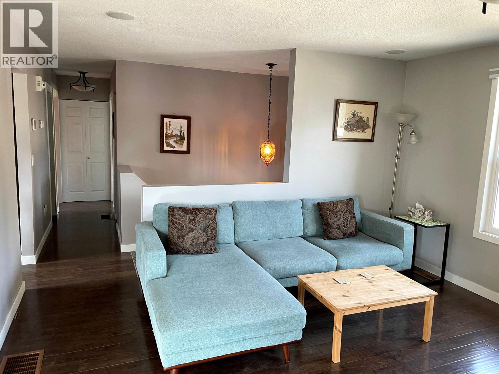 218 10TH Avenue NW, Nakusp — photo 6