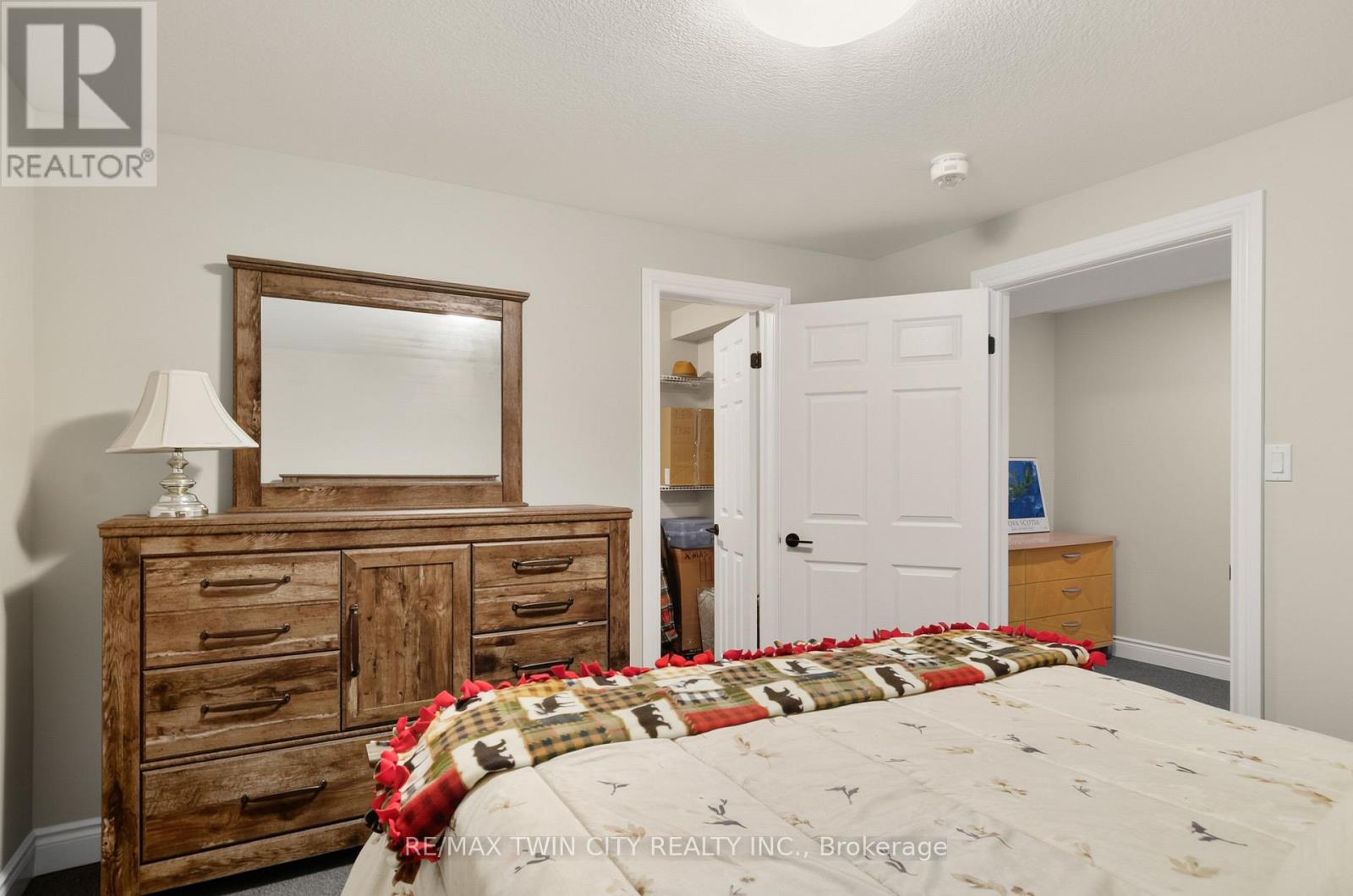 6 EDENRIDGE DRIVE - Image 34
