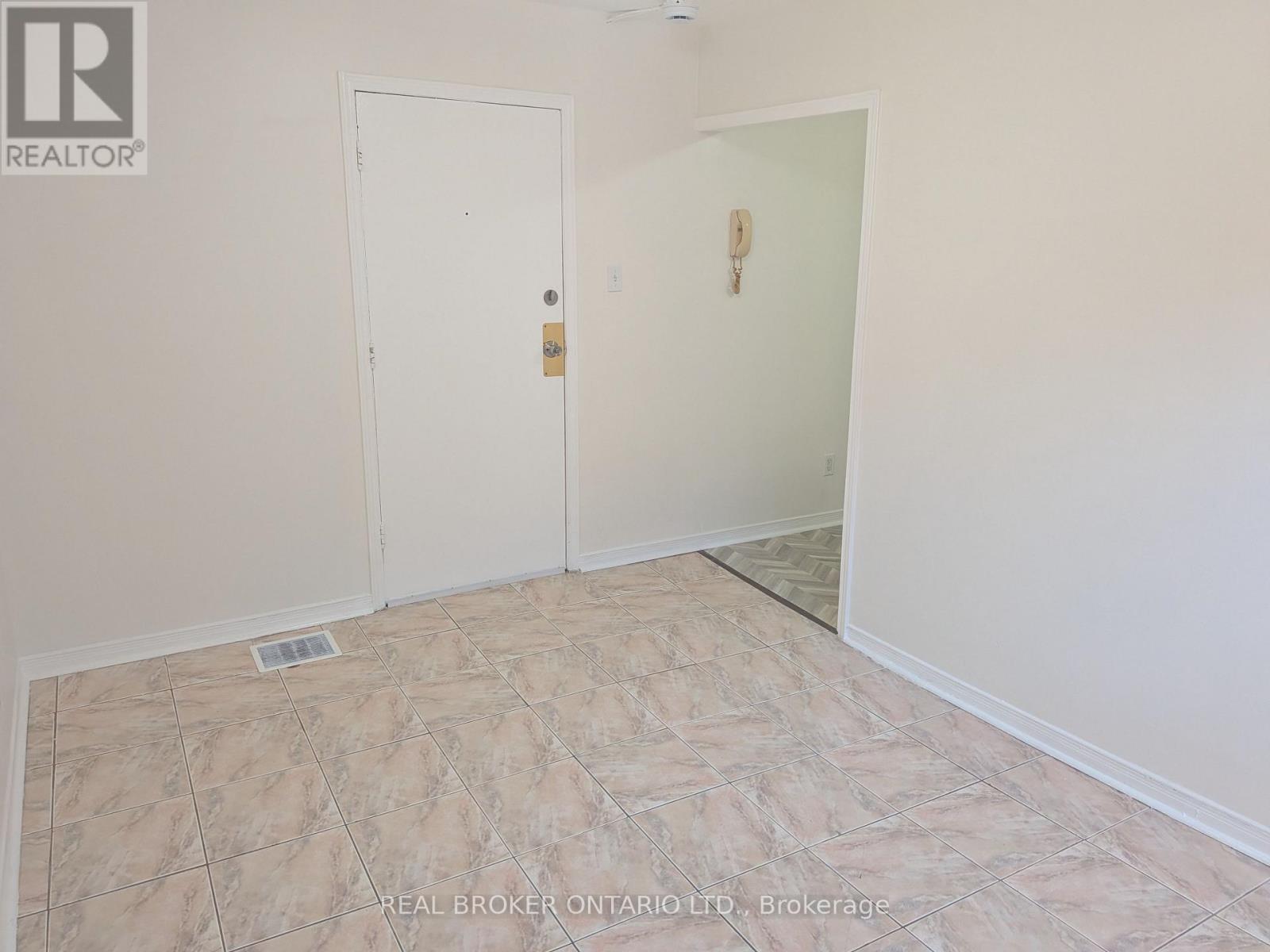 2 - 22 BARTON STREET E, Hamilton (Beasley) — photo 2