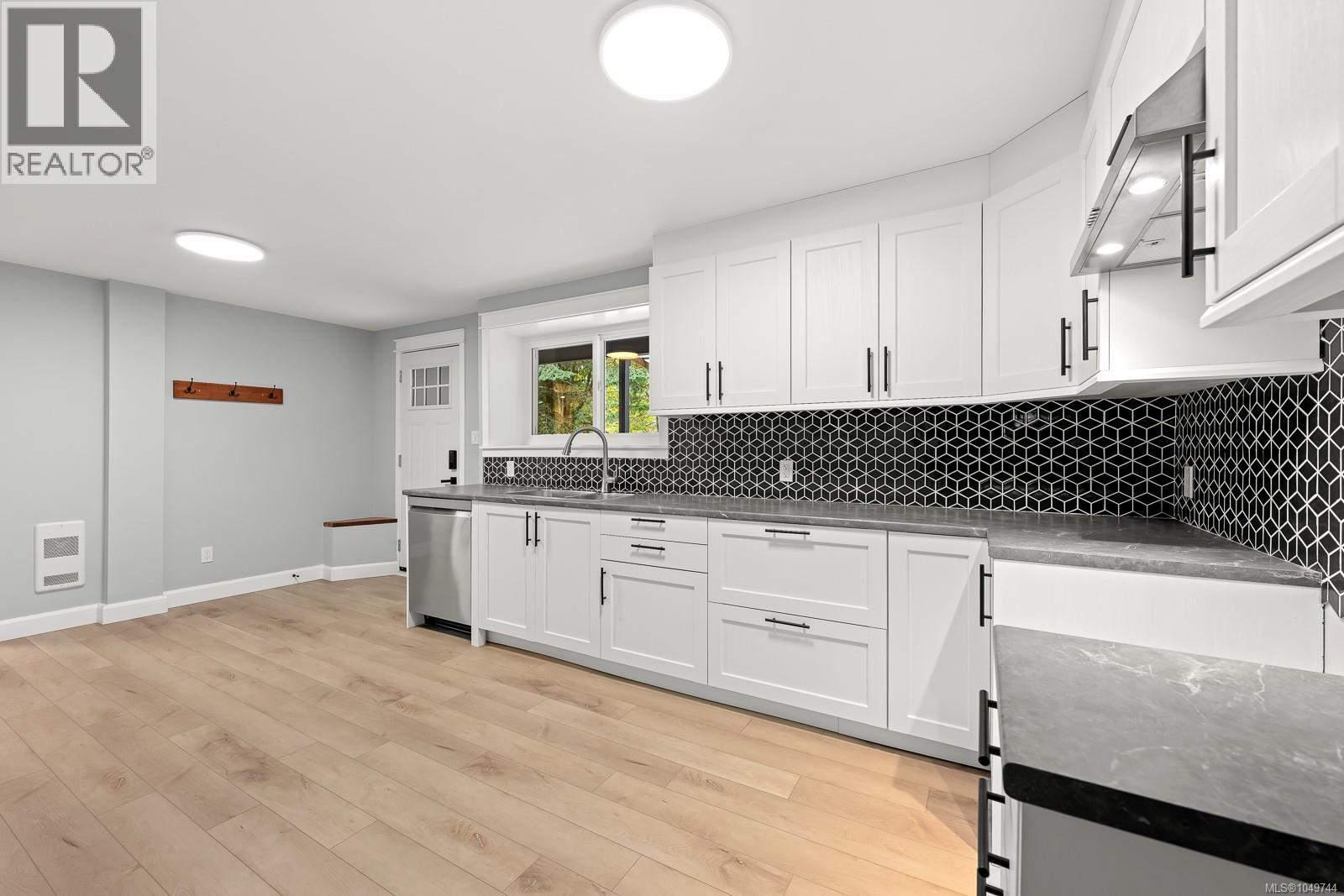245 Glacier View Dr - Image 21