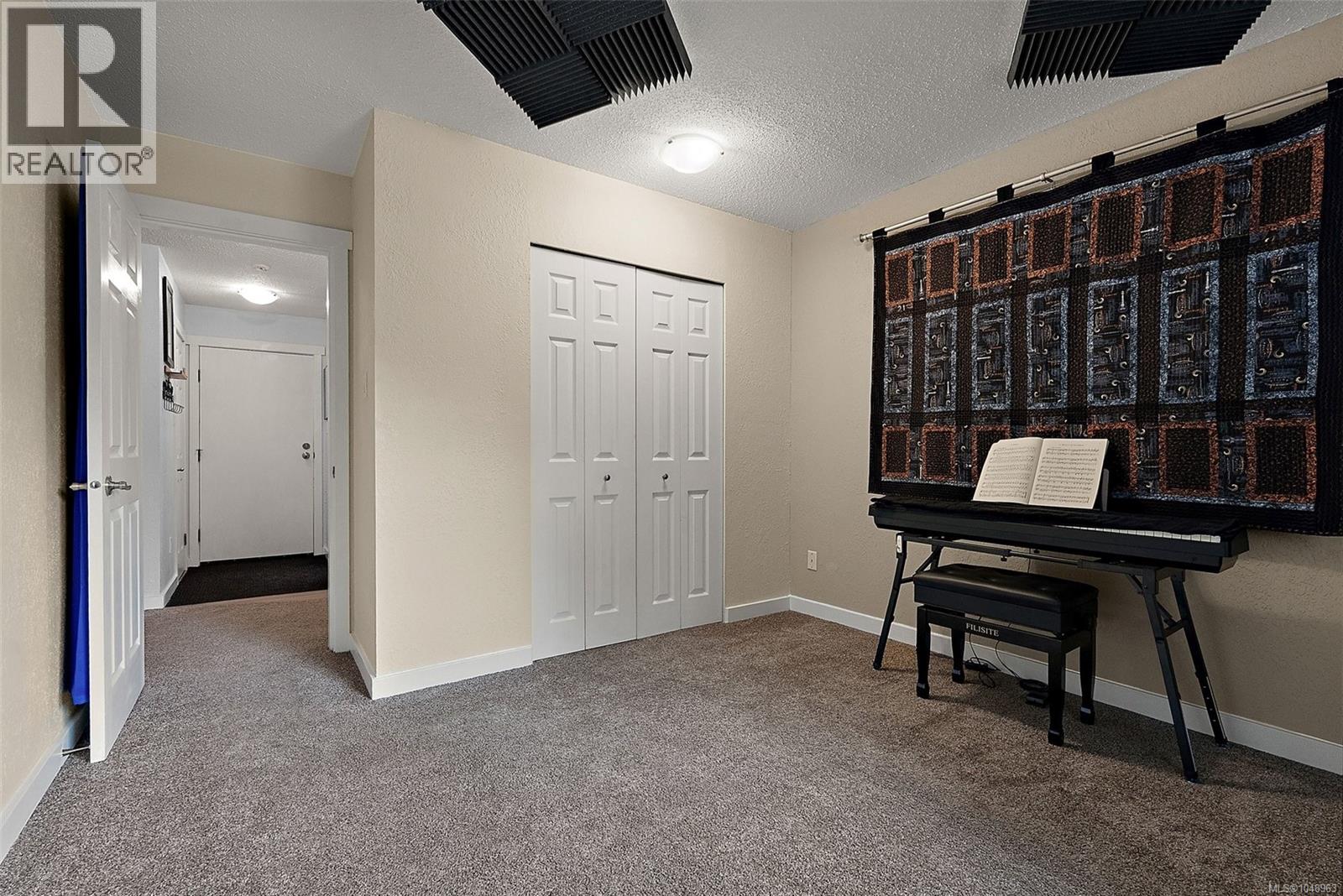 216 3235 Quadra Street, Saanich