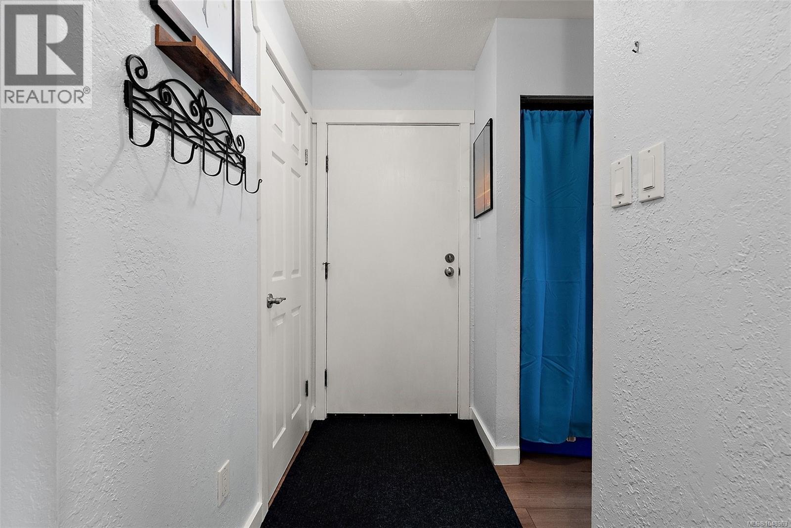 216 3235 Quadra Street, Saanich