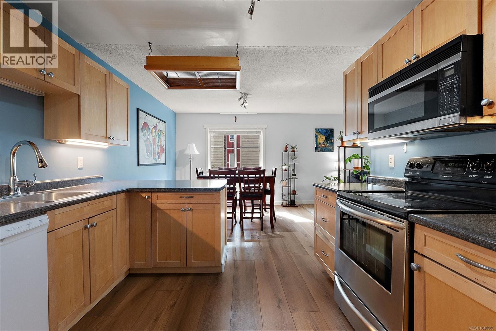 216 3235 Quadra Street, Saanich