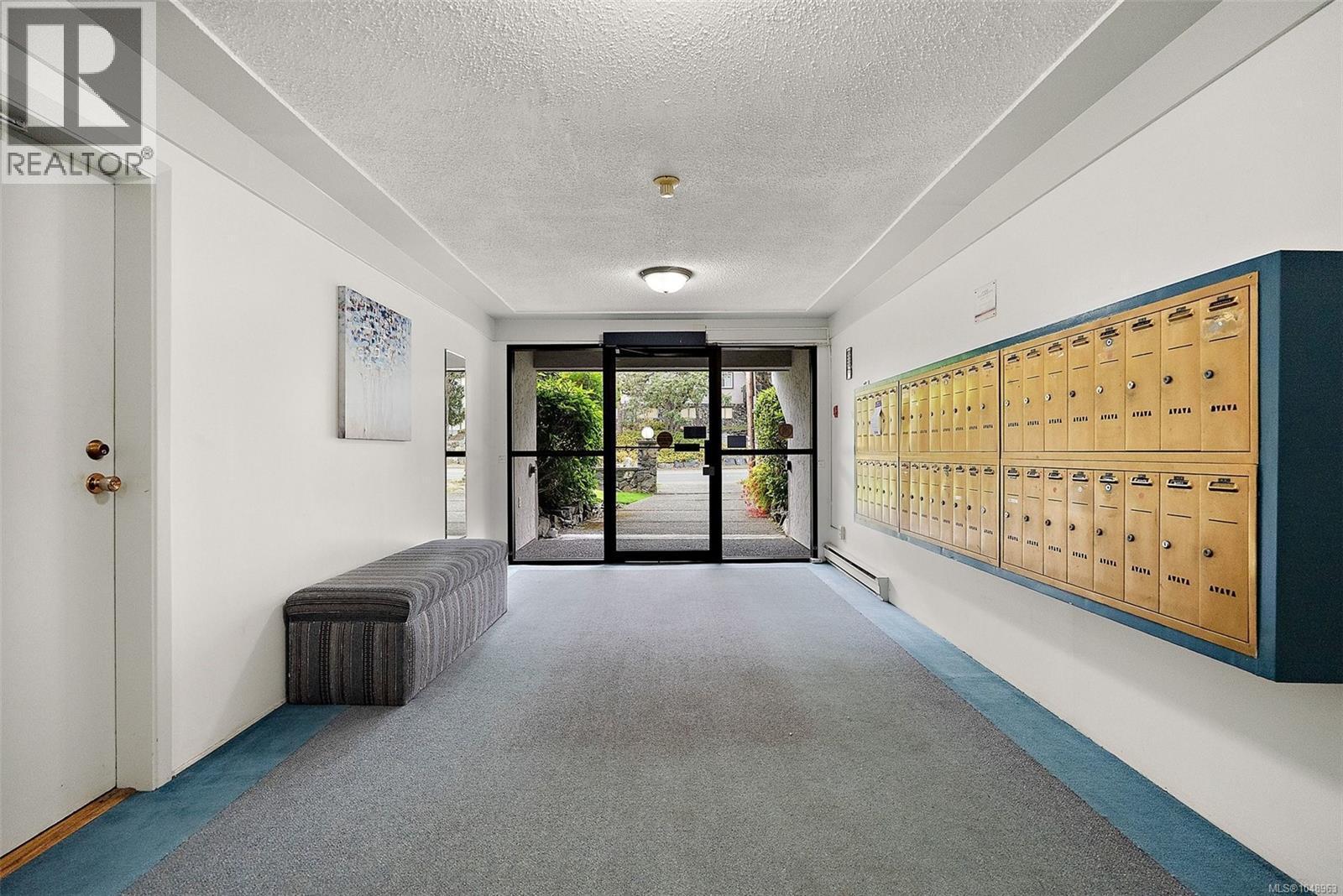 216 3235 Quadra Street, Saanich