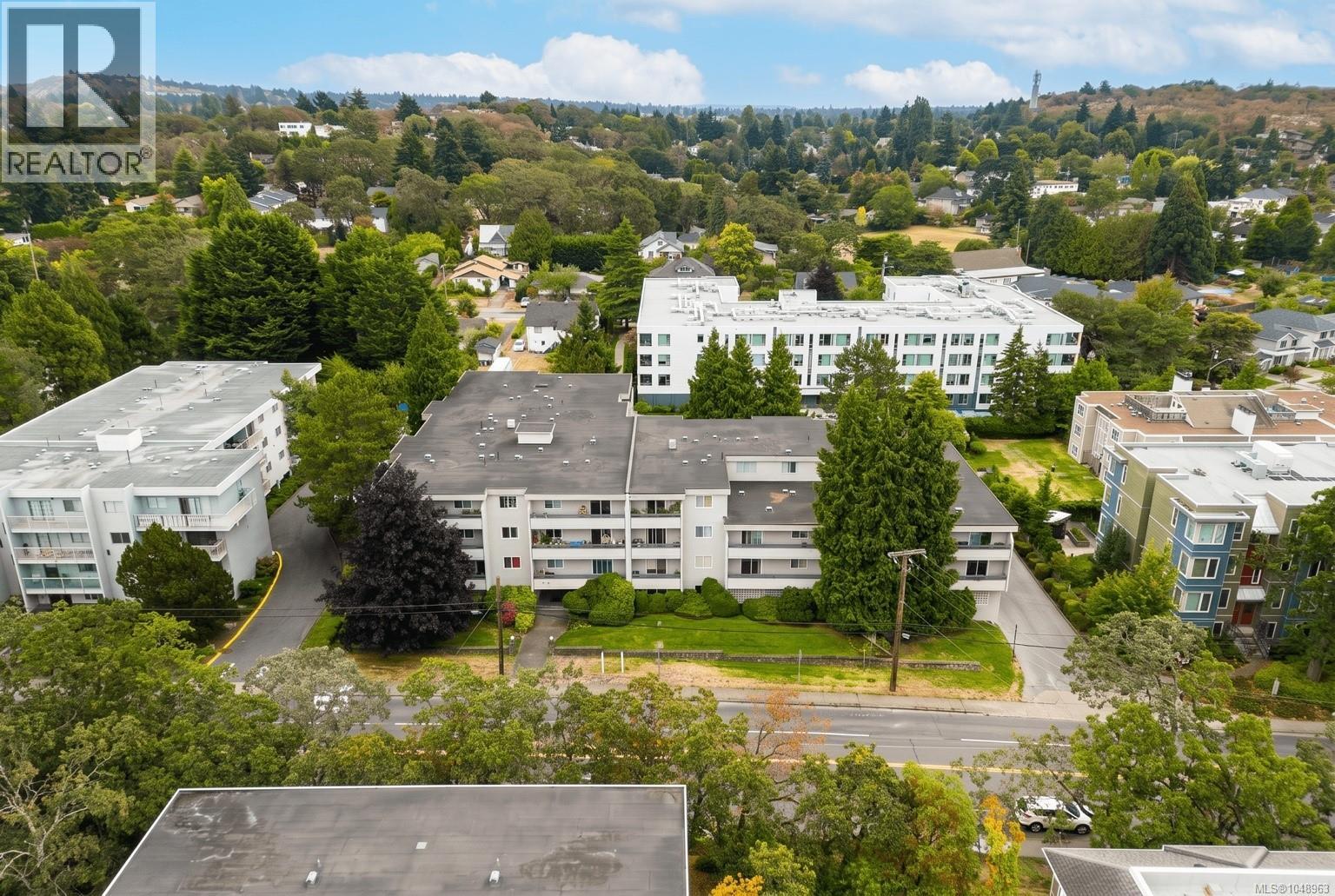216 3235 Quadra Street, Saanich