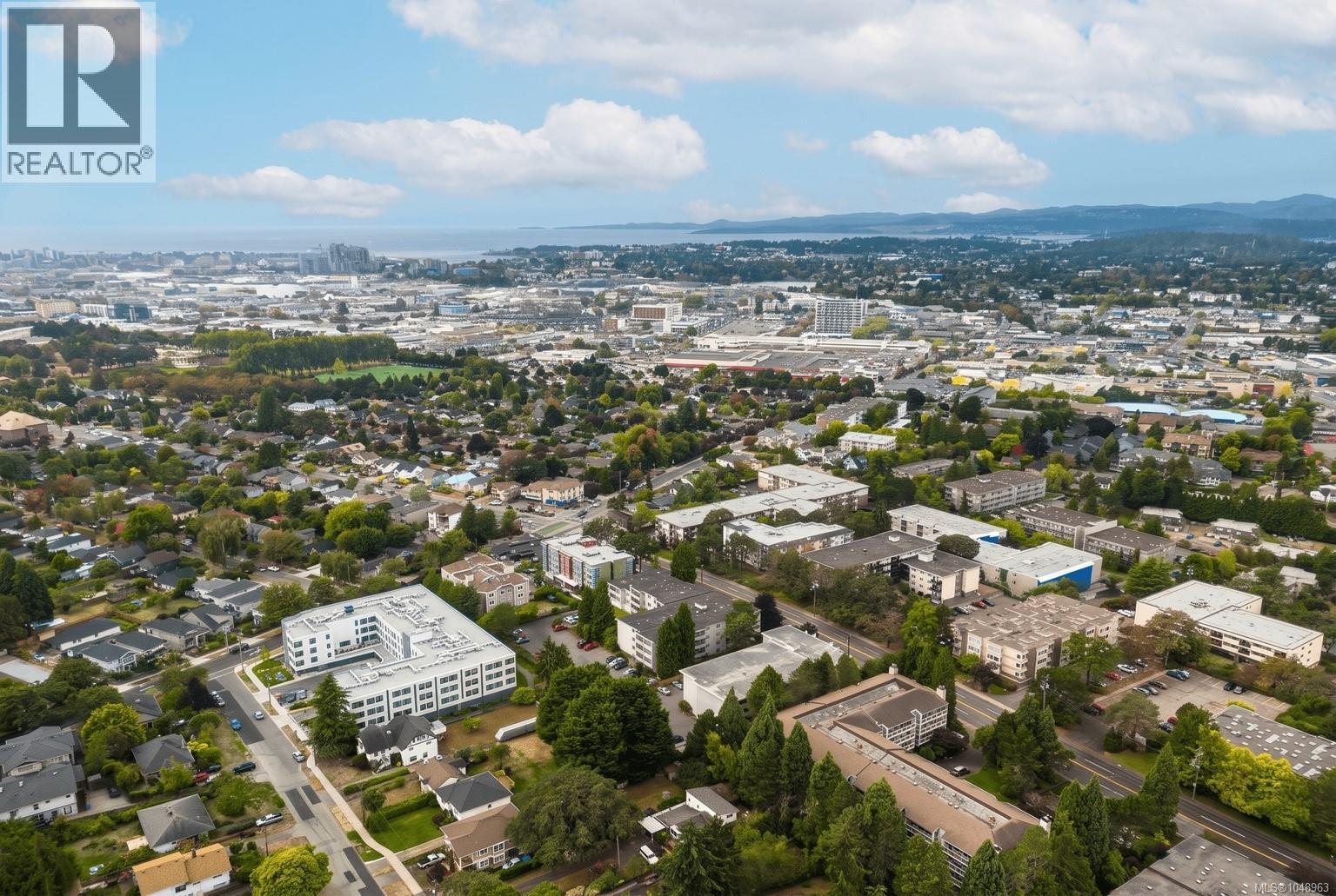 216 3235 Quadra Street, Saanich