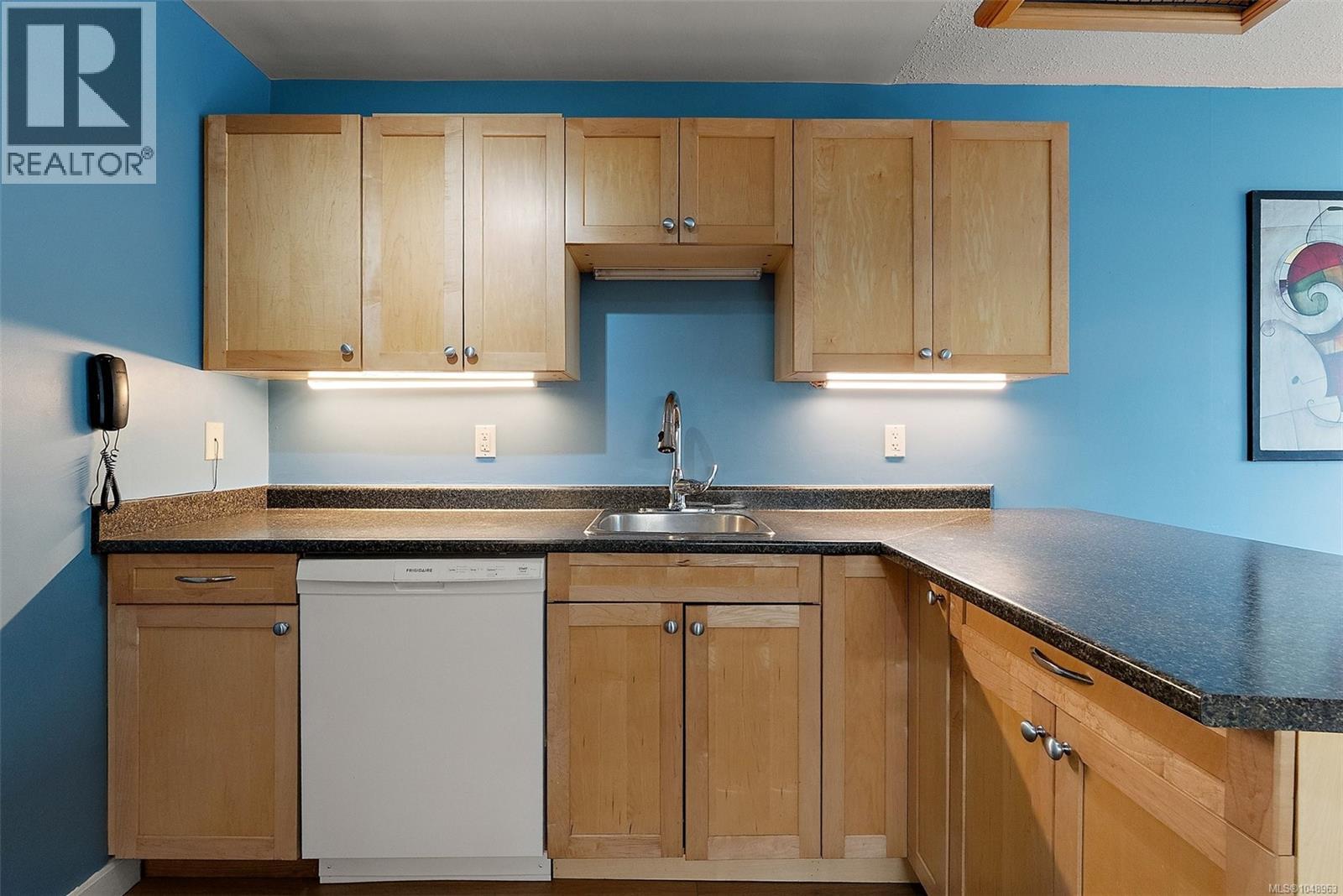 216 3235 Quadra Street, Saanich