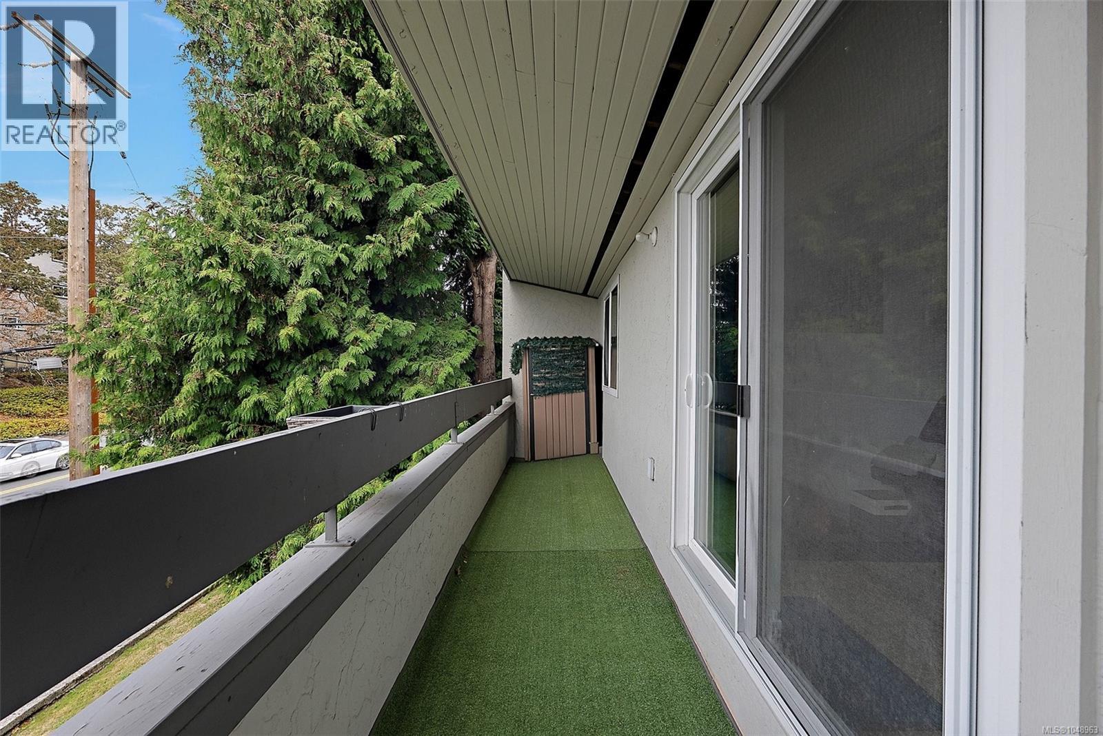 216 3235 Quadra Street, Saanich