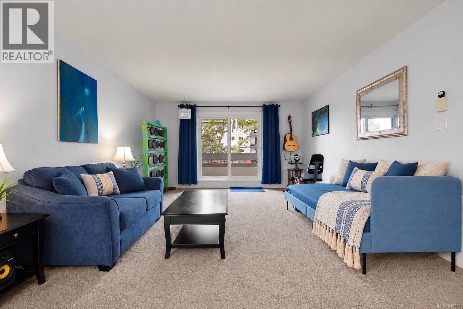 216 3235 Quadra Street, Saanich