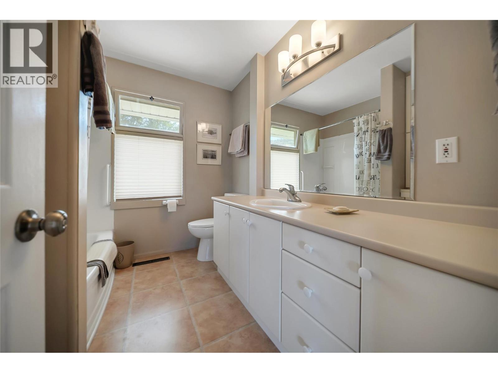 5012 33rd Street, Osoyoos