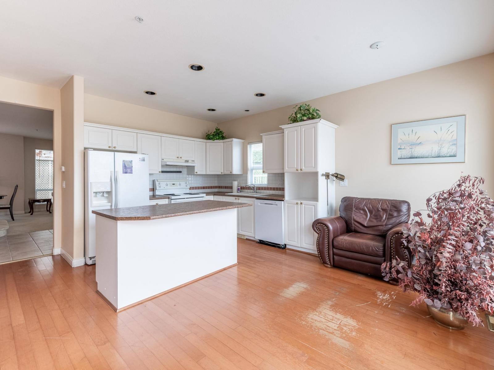 1155 VIDAL STREET, White Rock — photo 8