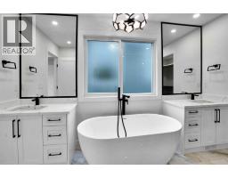 25 Heritage Park, Cochrane, AB T4C3G9 Photo 28