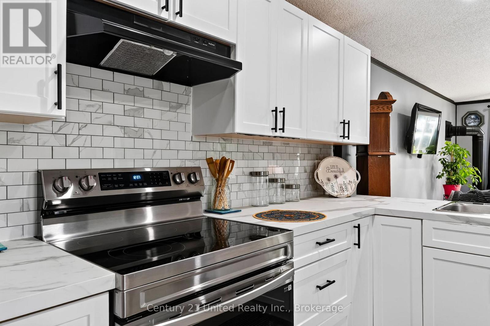 510 CUNNINGHAM CRESCENT - Image 24