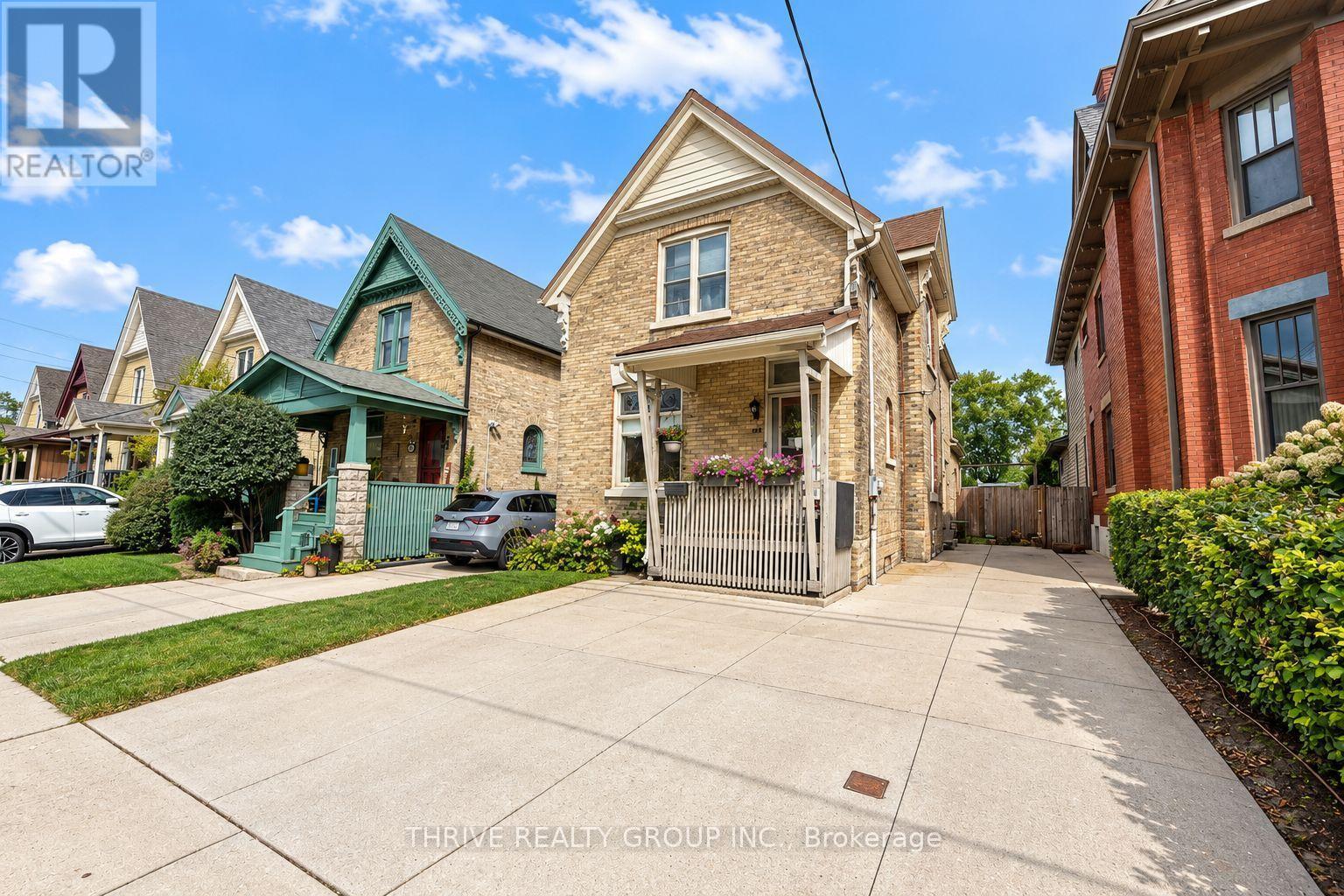 UPPER - 162 TECUMSEH AVENUE E, London South (South F)