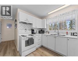 4pc Bathroom - 6404a 45 Avenue, Camrose, AB T4V0C2 Photo 8