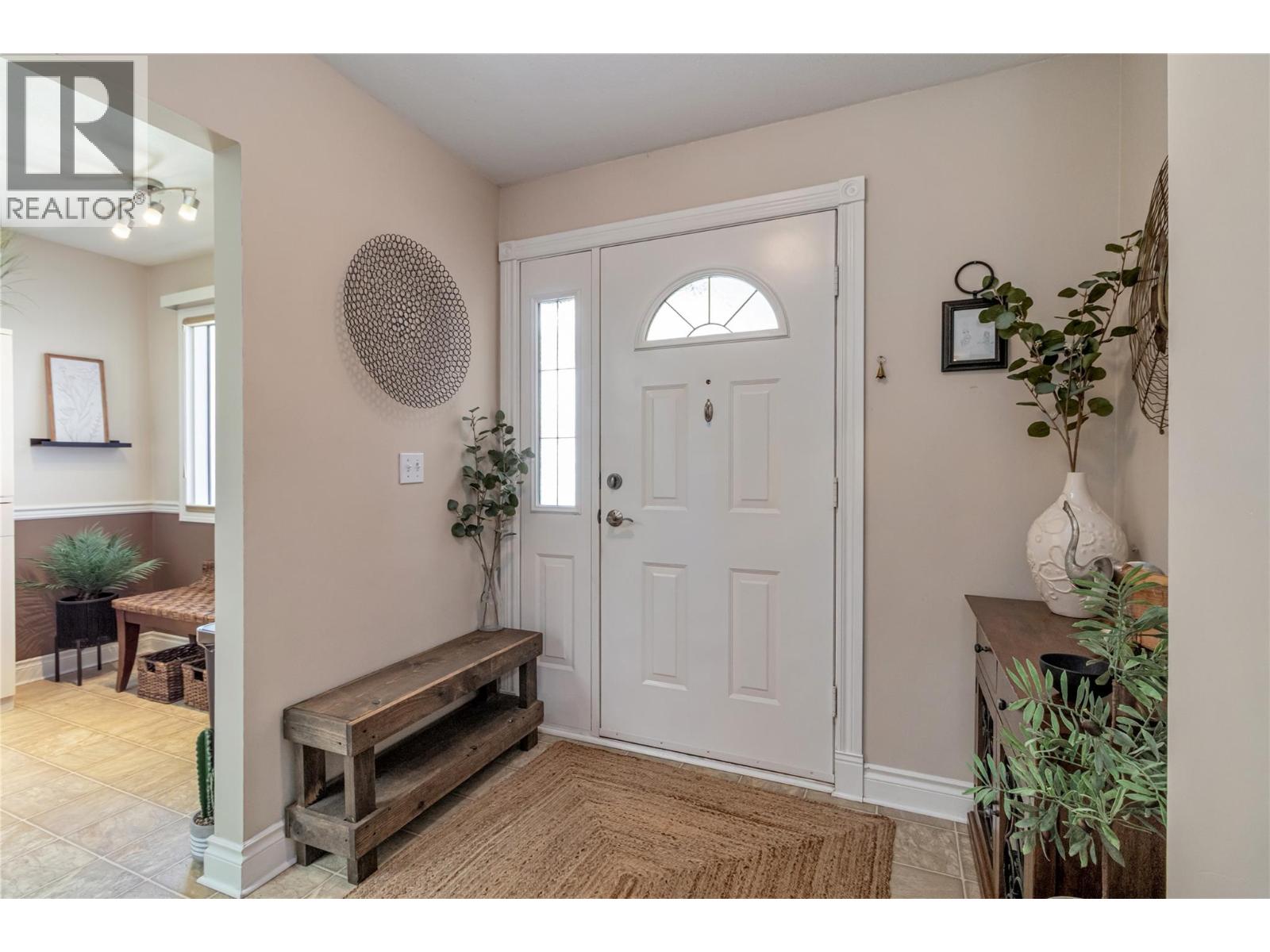 3 1886 Parkview Crescent, Kelowna