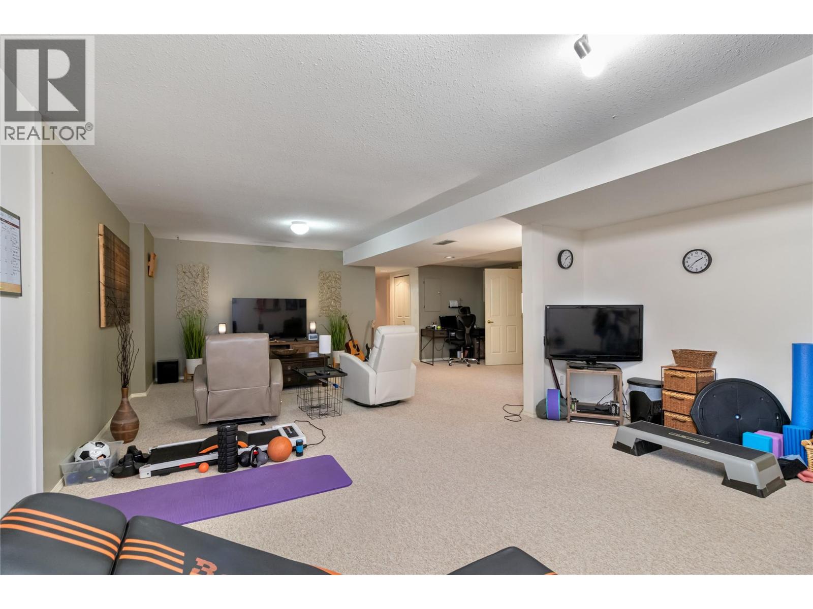 3 1886 Parkview Crescent, Kelowna