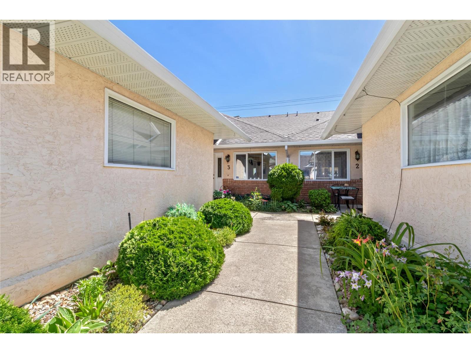 3 1886 Parkview Crescent, Kelowna
