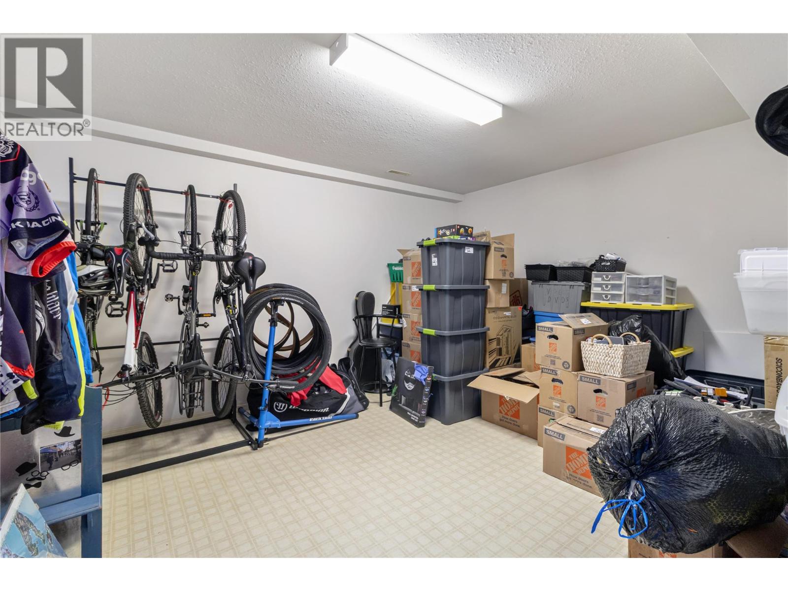 3 1886 Parkview Crescent, Kelowna