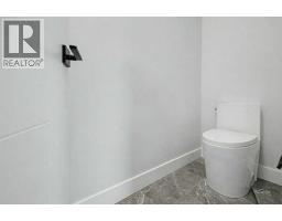 5pc Bathroom - 8310 34 Avenue Nw, Calgary, AB T3B1R2 Photo 9