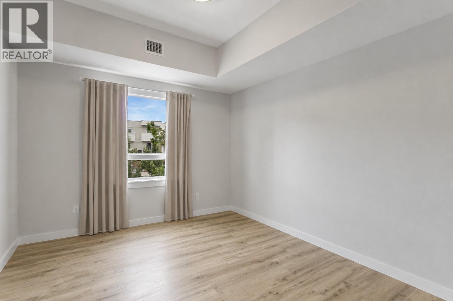 200 722 Valley Road, Kelowna