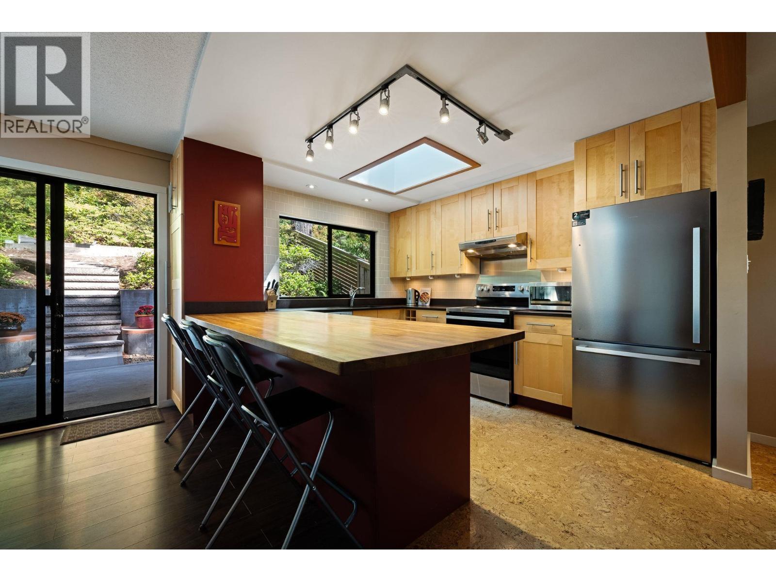 2344 HYANNIS DRIVE, North Vancouver — photo 7