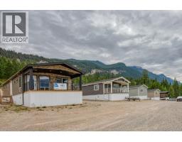 470 Reflection Lake Road, Golden, BC V0A1H6 Photo 7