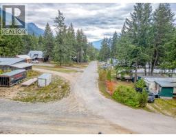 470 Reflection Lake Road, Golden, BC V0A1H6 Photo 12