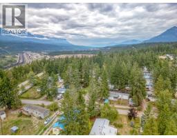 470 Reflection Lake Road, Golden, BC V0A1H6 Photo 16